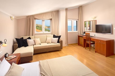 TV and multimedia, View (from property/room), Photo of the whole room, Bedroom, Sea view