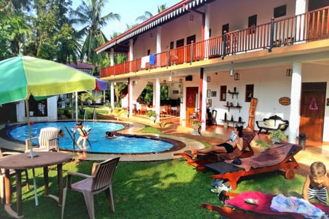 Facade/entrance, Day, Garden, Decorative detail, On site, Garden view, Pool view, young children