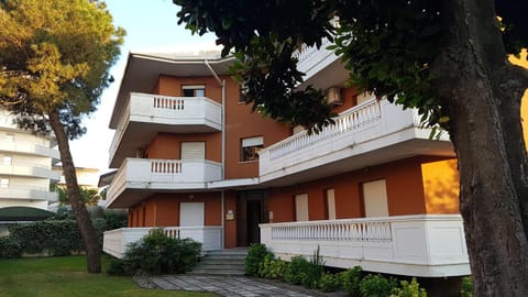 Facade/entrance, Garden