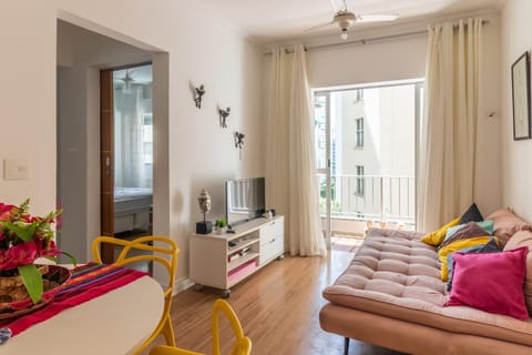 Communal lounge/ TV room, Bed, Living room