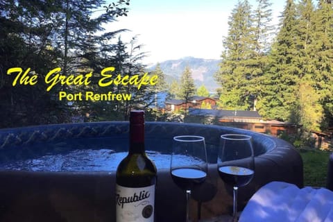 The Great Escape - Port Renfrew House in Cowichan Valley