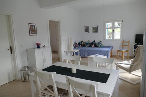 TV and multimedia, Living room, Dining area