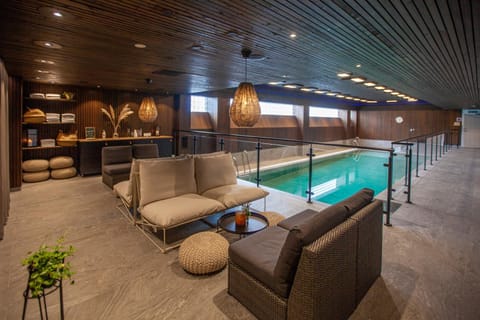 Swimming pool, Swimming pool
