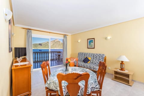 Living room, Photo of the whole room
