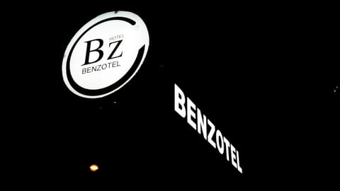 Facade/entrance, Off site, Property logo or sign, Floor plan, Street view