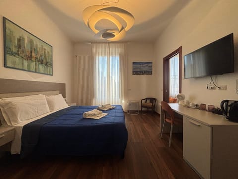 Bed, TV and multimedia, Balcony/Terrace, Bedroom, heating, minibar