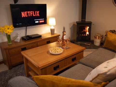 TV and multimedia, Living room, fireplace