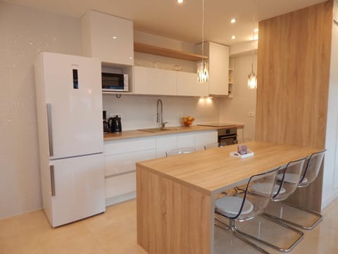 Coffee/tea facilities, Kitchen or kitchenette, Dining area