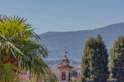 Nearby landmark, Mountain view