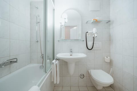 Shower, Toilet, Bathroom, Bath