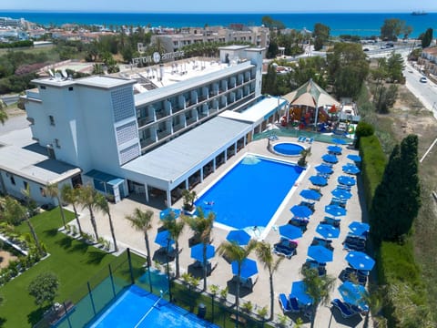 Day, Summer, On site, Sea view, Swimming pool, Sports, Time of day, Location, Sunrise, Sunset