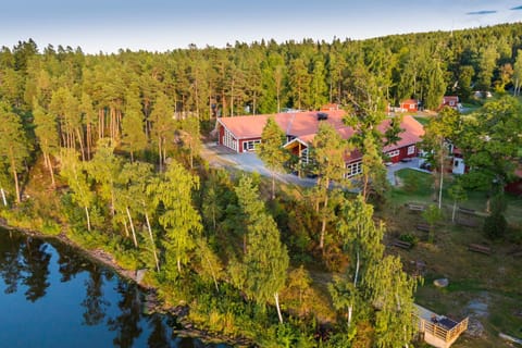 Bird's eye view, Area and facilities