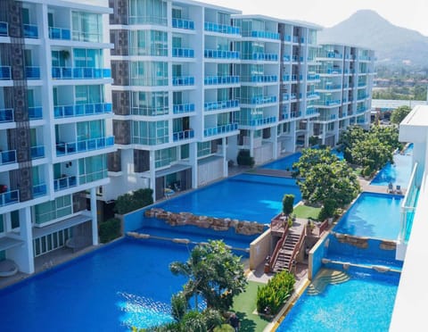 Mountain view, Pool view