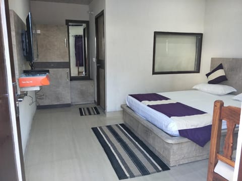 Photo of the whole room, Inner courtyard view
