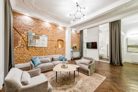 TV and multimedia, Living room, Decorative detail, Seating area, Evening entertainment, Area and facilities, internet, locker, towels