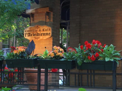 Facade/entrance, Garden