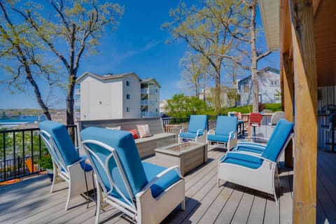 Lake Breeze Timber House in Lake of the Ozarks