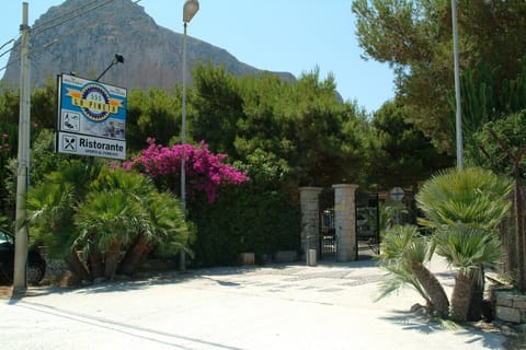 Property building, Facade/entrance, Property logo or sign