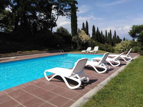 Garden view, Pool view, Swimming pool, sunbed
