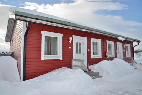 Property building, Facade/entrance, Winter