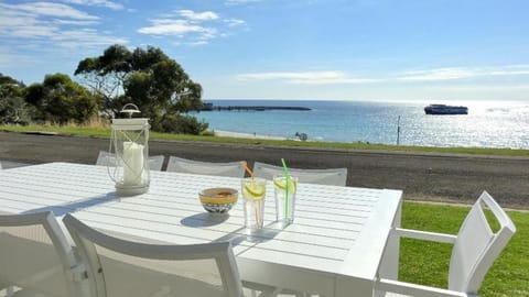Nearby landmark, Natural landscape, Balcony/Terrace, Beach, Sea view