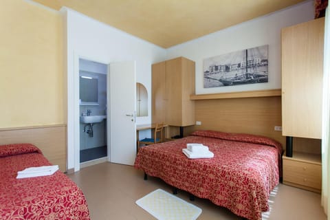 Photo of the whole room, Decorative detail, Bedroom