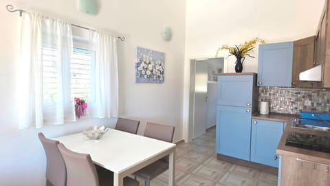 Apartments Vasilic-Cugalj Bed and Breakfast in Lika-Senj County