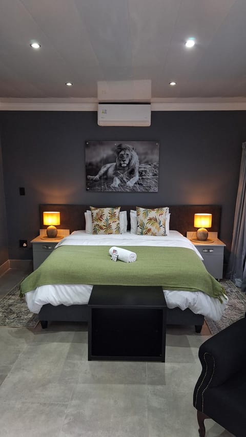Bed, Decorative detail, Bedroom