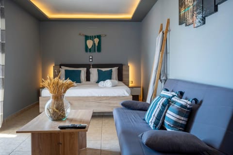 Bed, Seating area
