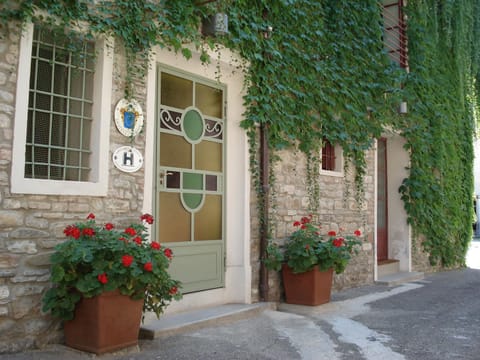 Facade/entrance, Facade/entrance