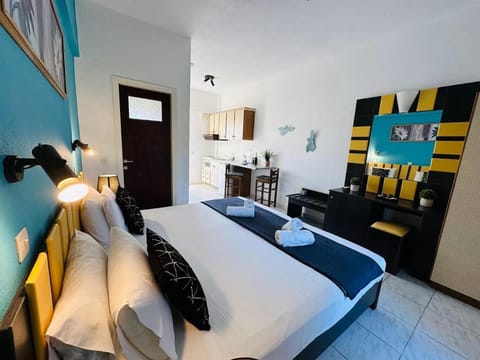 Bed, Living room, Photo of the whole room, Bedroom