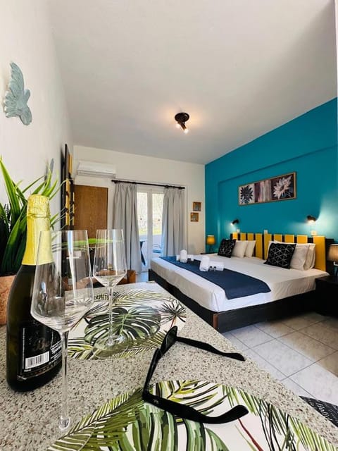 Bed, Living room, Photo of the whole room, Bedroom