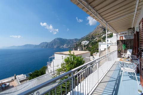 Property building, Patio, Nearby landmark, Day, Natural landscape, View (from property/room), Balcony/Terrace, Dining area, Mountain view, Sea view