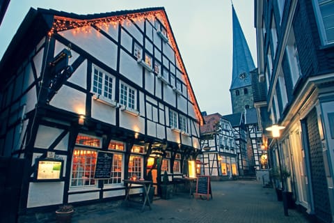 Property building, Neighbourhood, Street view