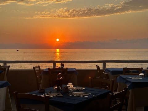 Restaurant/places to eat, Bird's eye view, View (from property/room), Food and drinks, Food, Sea view