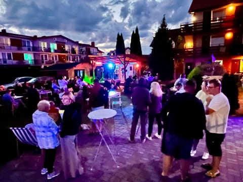 Dworek Karwia Wiosenna 8 Campground/
RV Resort in Pomeranian Voivodeship