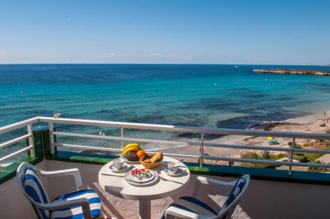 Pool view, Sea view