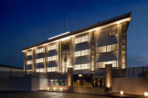 Property building, Facade/entrance, Night