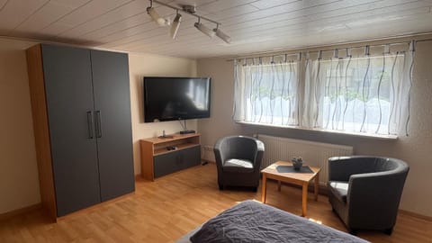 TV and multimedia, Photo of the whole room, Seating area