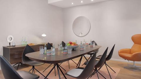 Meeting/conference room