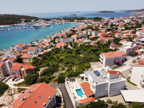 Day, Neighbourhood, Natural landscape, City view, Sea view, Location