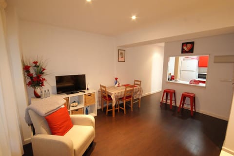 Kitchen or kitchenette, Living room