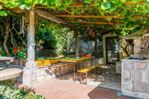Facade/entrance, Garden, Balcony/Terrace, Balcony/Terrace, Seating area, Garden view, Garden view