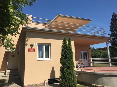 Facade/entrance, Balcony/Terrace