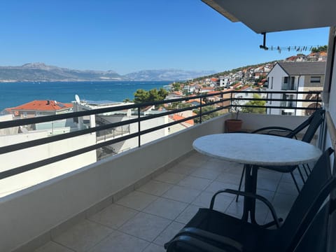 View (from property/room), Balcony/Terrace, Mountain view, Sea view