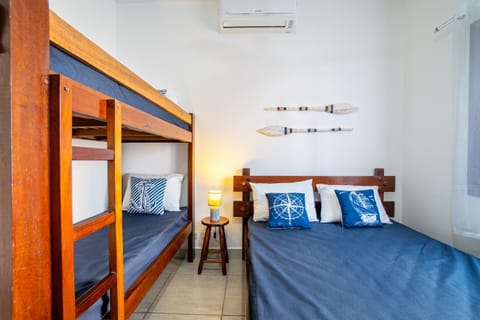 Bed, Photo of the whole room, Bedroom, bunk bed, air conditioner