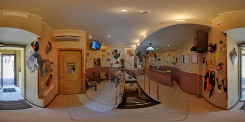 Communal lounge/ TV room, Day, Lobby or reception, Lounge or bar