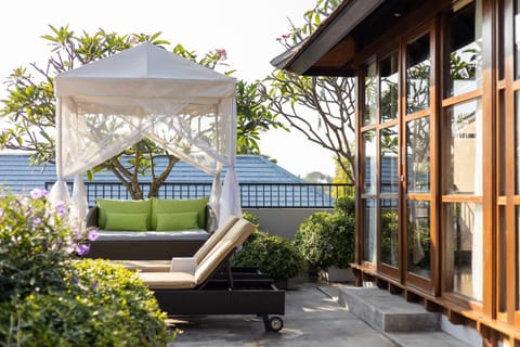 View (from property/room), Balcony/Terrace, Seating area, Garden view, sunbed