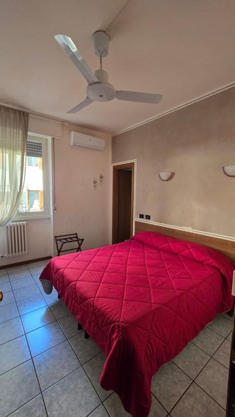 Bedroom, air conditioner