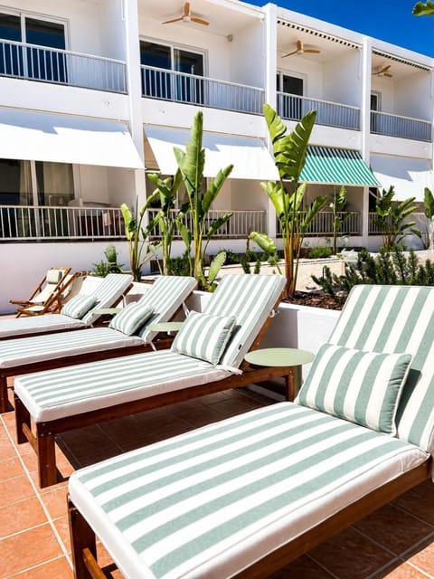 Patio, sunbed